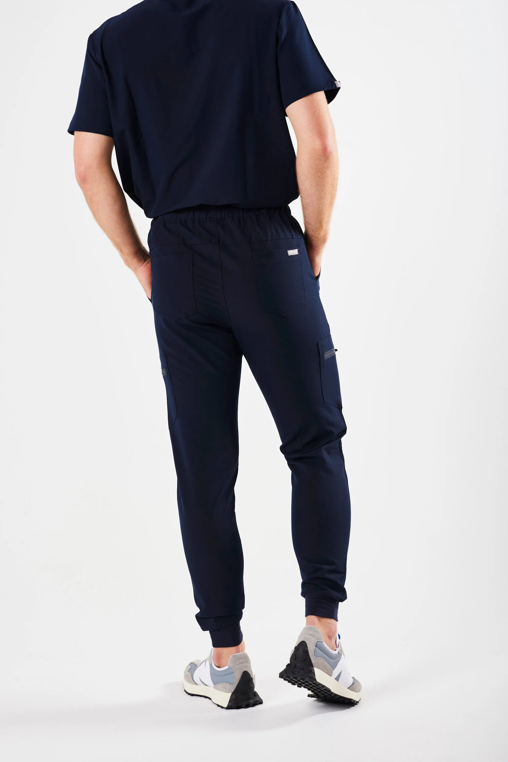 CLASSIC MEN’S JOGGER SCRUB PANT (NAVY)