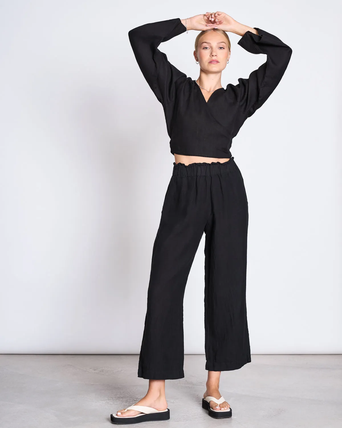 LINEN WRAP BLOUSE RORA BLACK