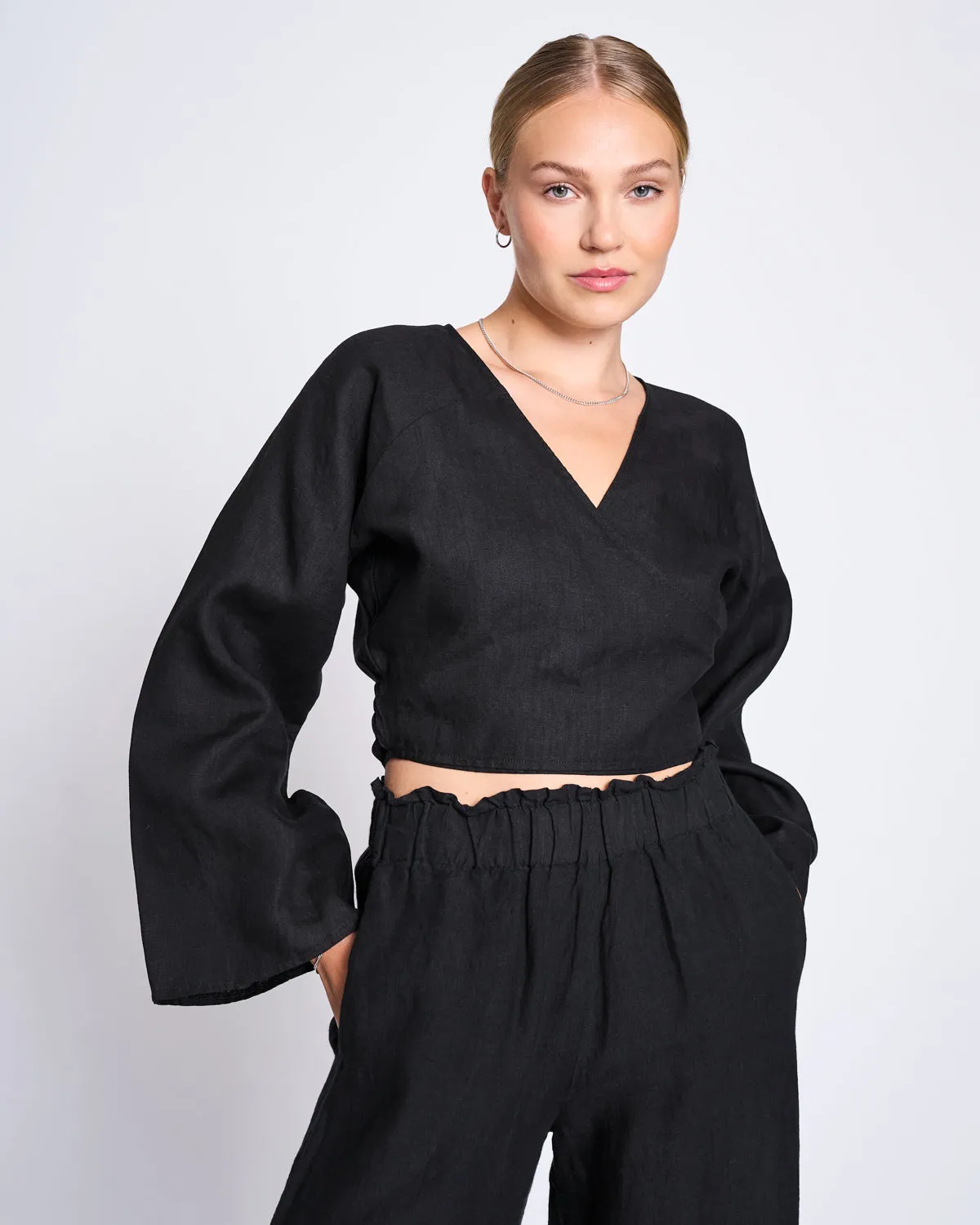 LINEN WRAP BLOUSE RORA BLACK