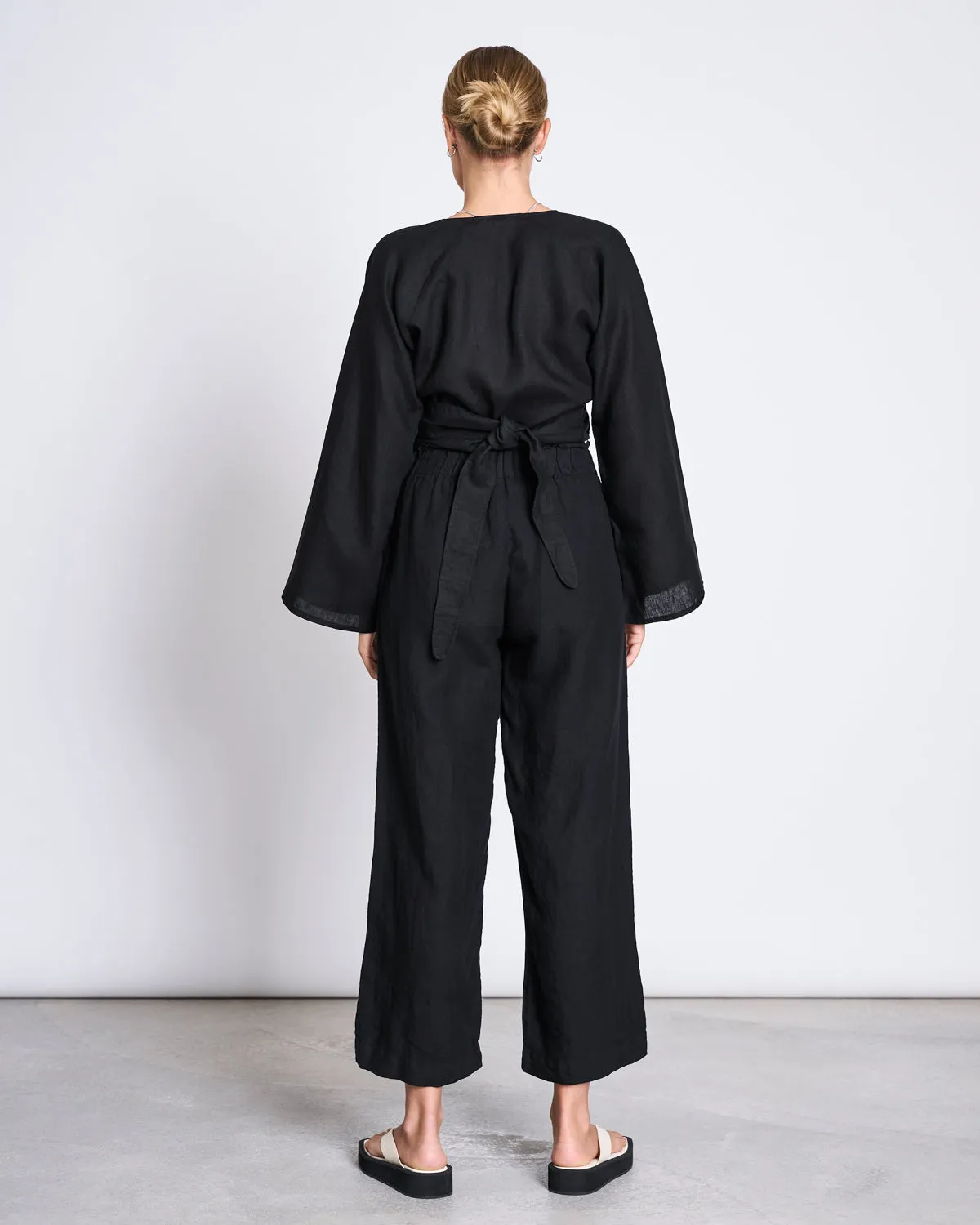 LINEN WRAP BLOUSE RORA BLACK