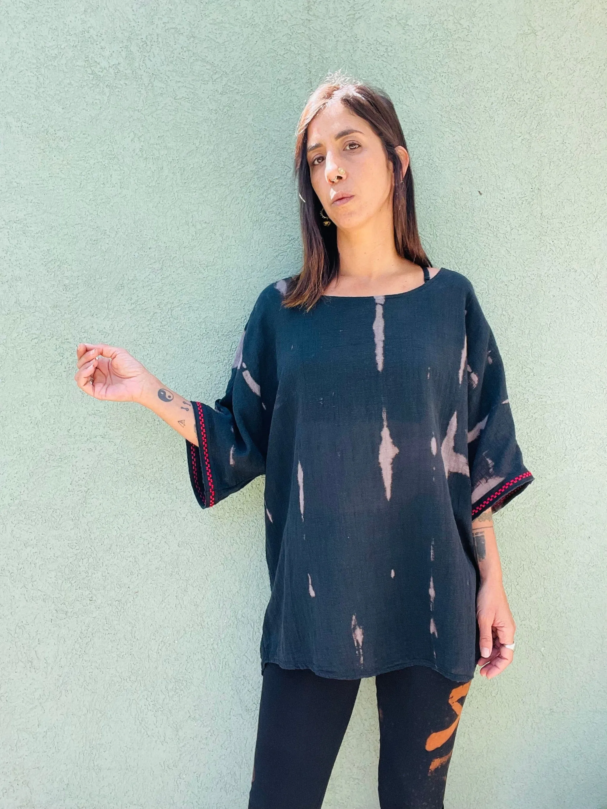 Tea Linen Shirt - red embroidery