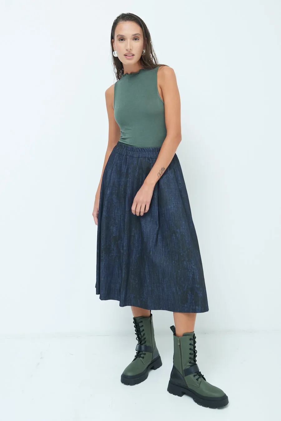 Textured pleated midi skirt wholesale